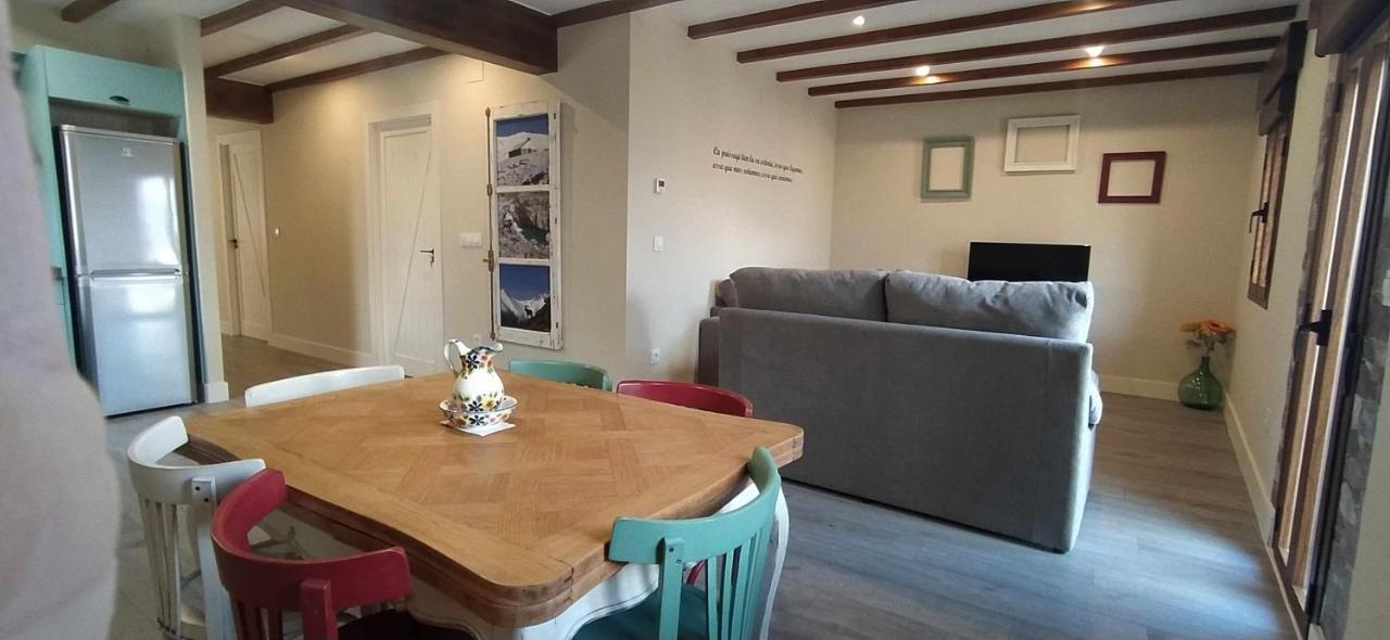 Apartamentos La Rosa Y El Pastor Гихо-де-Санта-Барбара Экстерьер фото