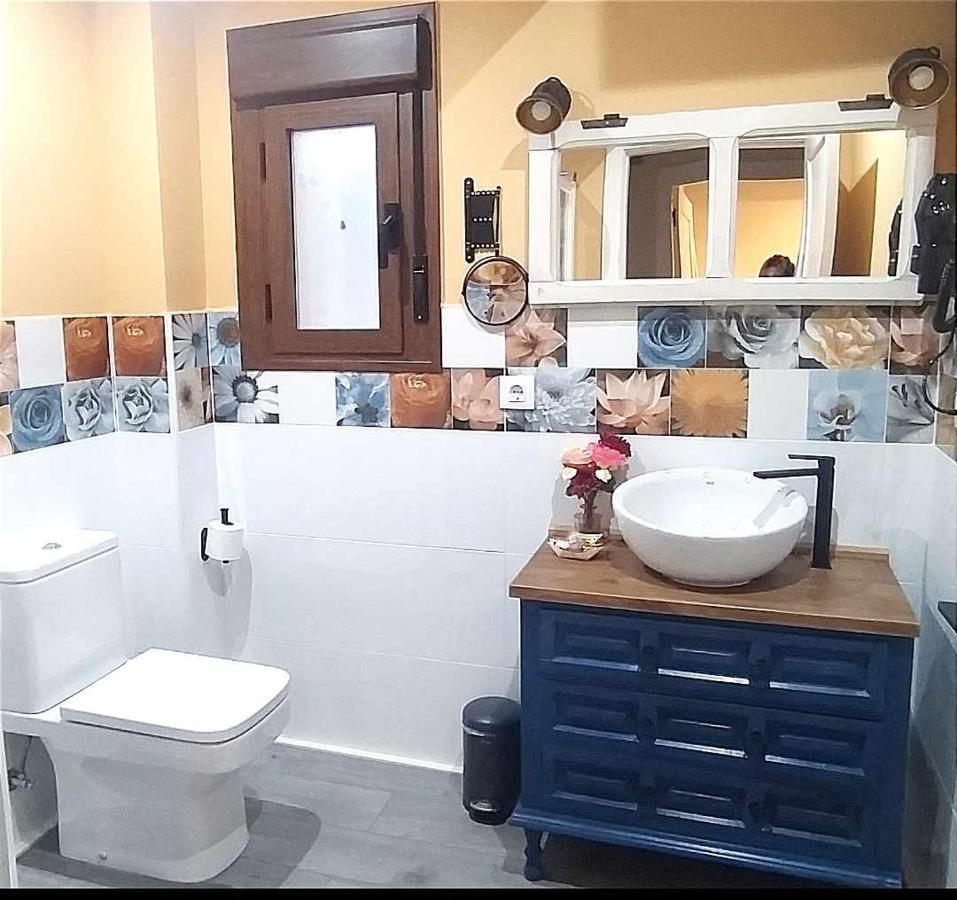 Apartamentos La Rosa Y El Pastor Гихо-де-Санта-Барбара Экстерьер фото