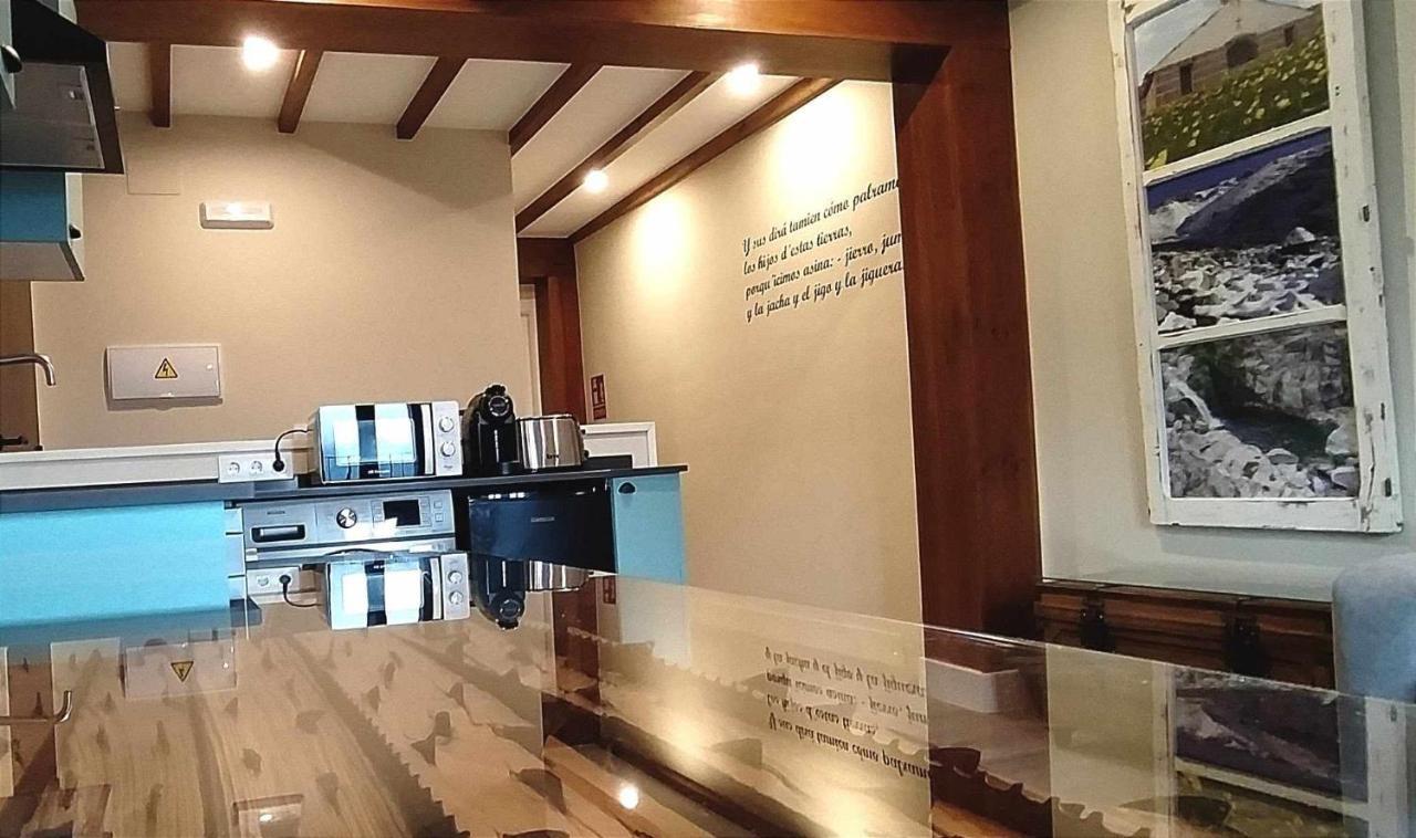 Apartamentos La Rosa Y El Pastor Гихо-де-Санта-Барбара Экстерьер фото
