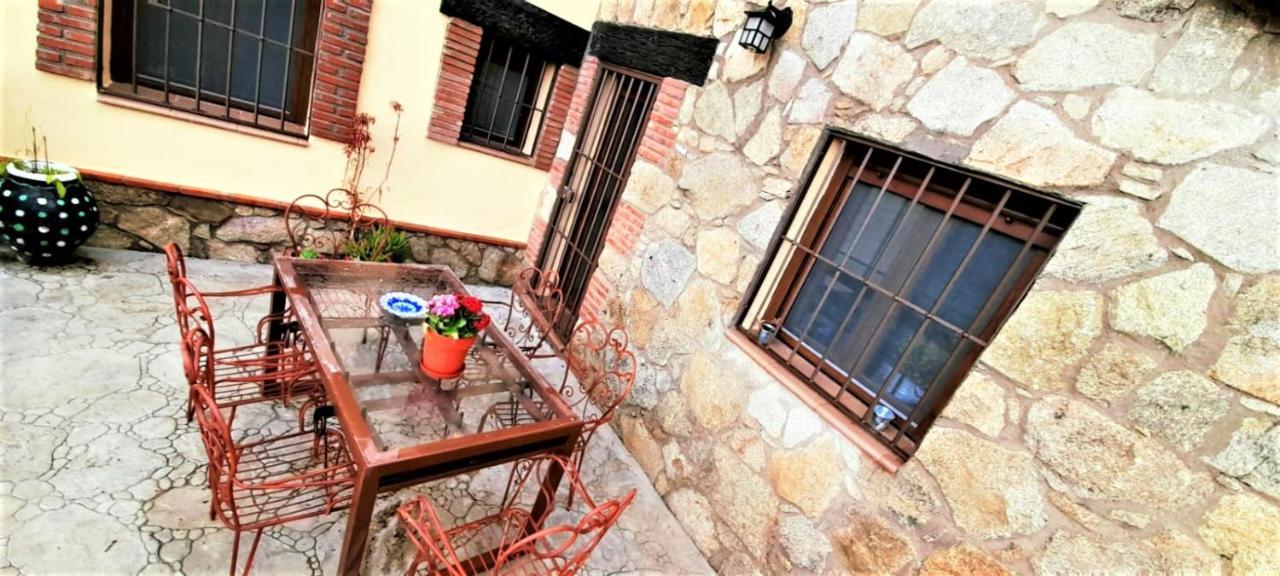Apartamentos La Rosa Y El Pastor Гихо-де-Санта-Барбара Экстерьер фото